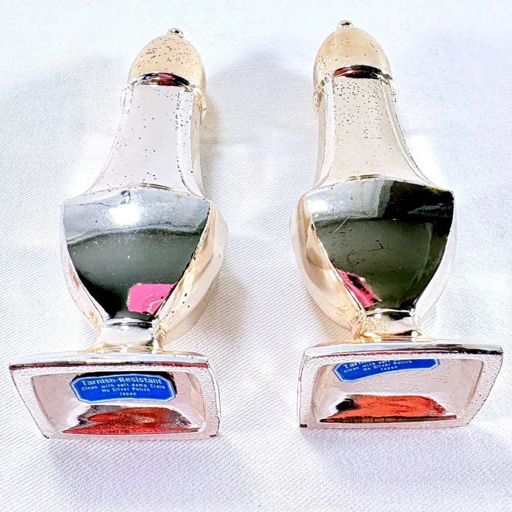 Vintage 1987 Oneida Chippendale Silver Plated Salt and Pepper Shakers 4.5